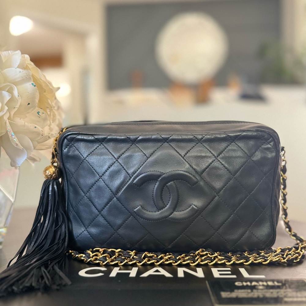 ❌SOLD❌Vintage Timeless Classic Chanel Camera Crossbody bag